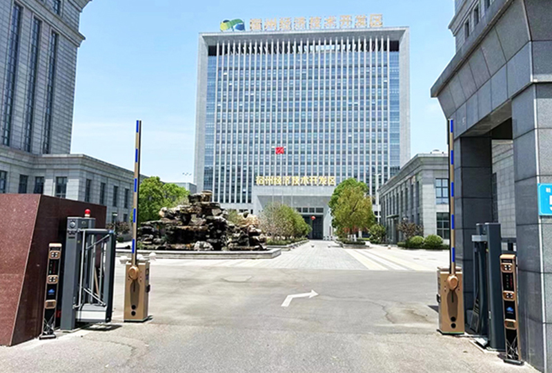 某开发区停车场采用 “安快” 一进一出直杆道闸