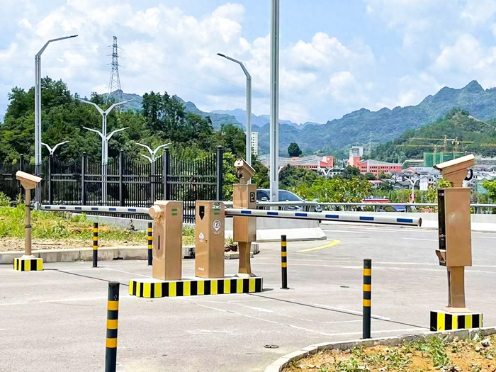某旅游区停车场采用 “安快” 车牌识别系统