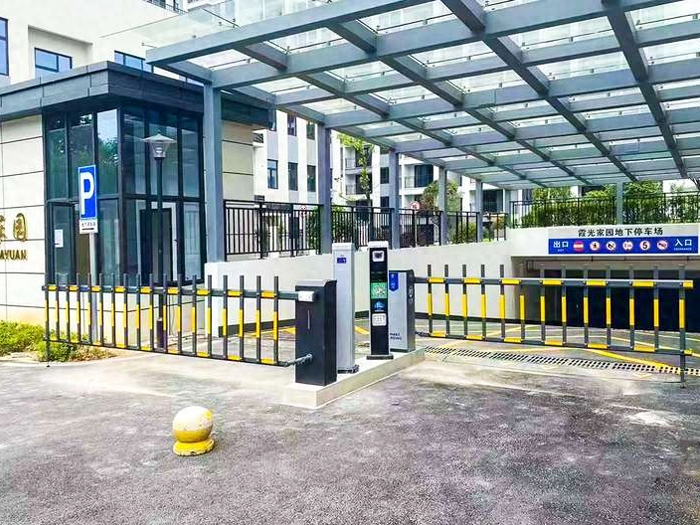 某地下停车场采用 “安快” 一进一出栅栏道闸