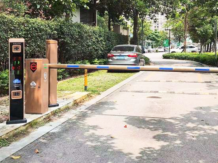某小区采用 “安快” 同进同出直杆道闸