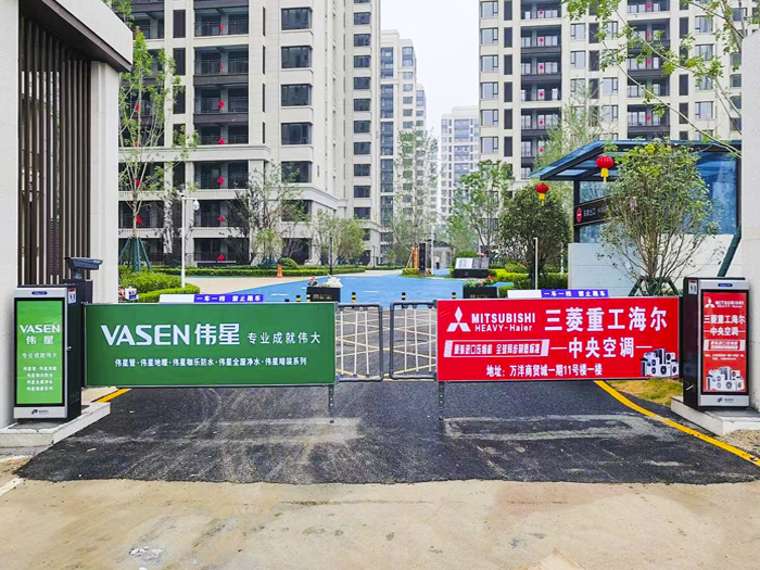 某小区采用 “安快” 一进一出卡布广告道闸停车管理