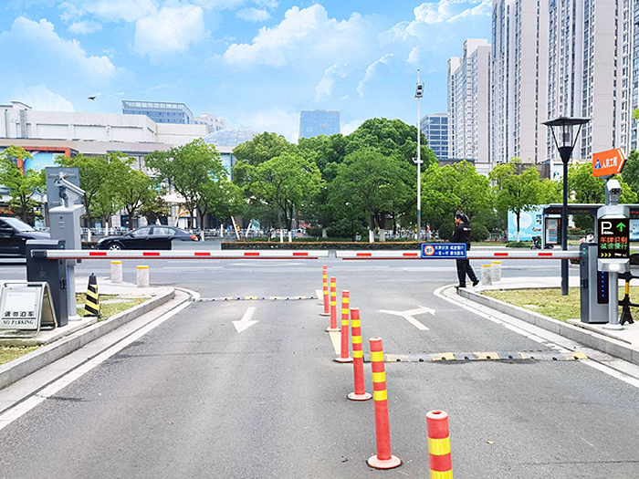 某小区采用 “安快” 一进一出停车管理