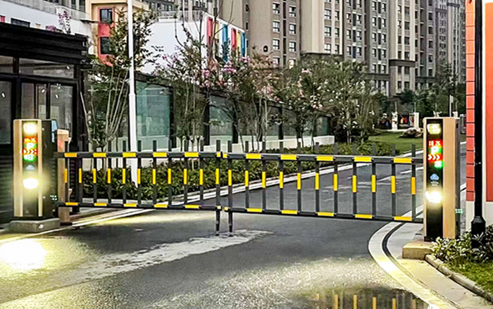 某小区采用 “安快” 一进一出对开车牌识别系统案例图