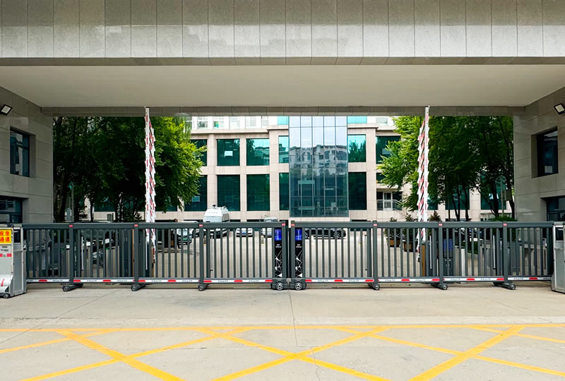 段滑门